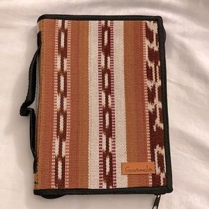 Típica bible scripture, journal or book cover